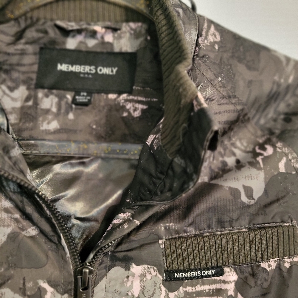 Camo Print Zip-Up Jacket in Olive Green and White - Picture 4 of 7